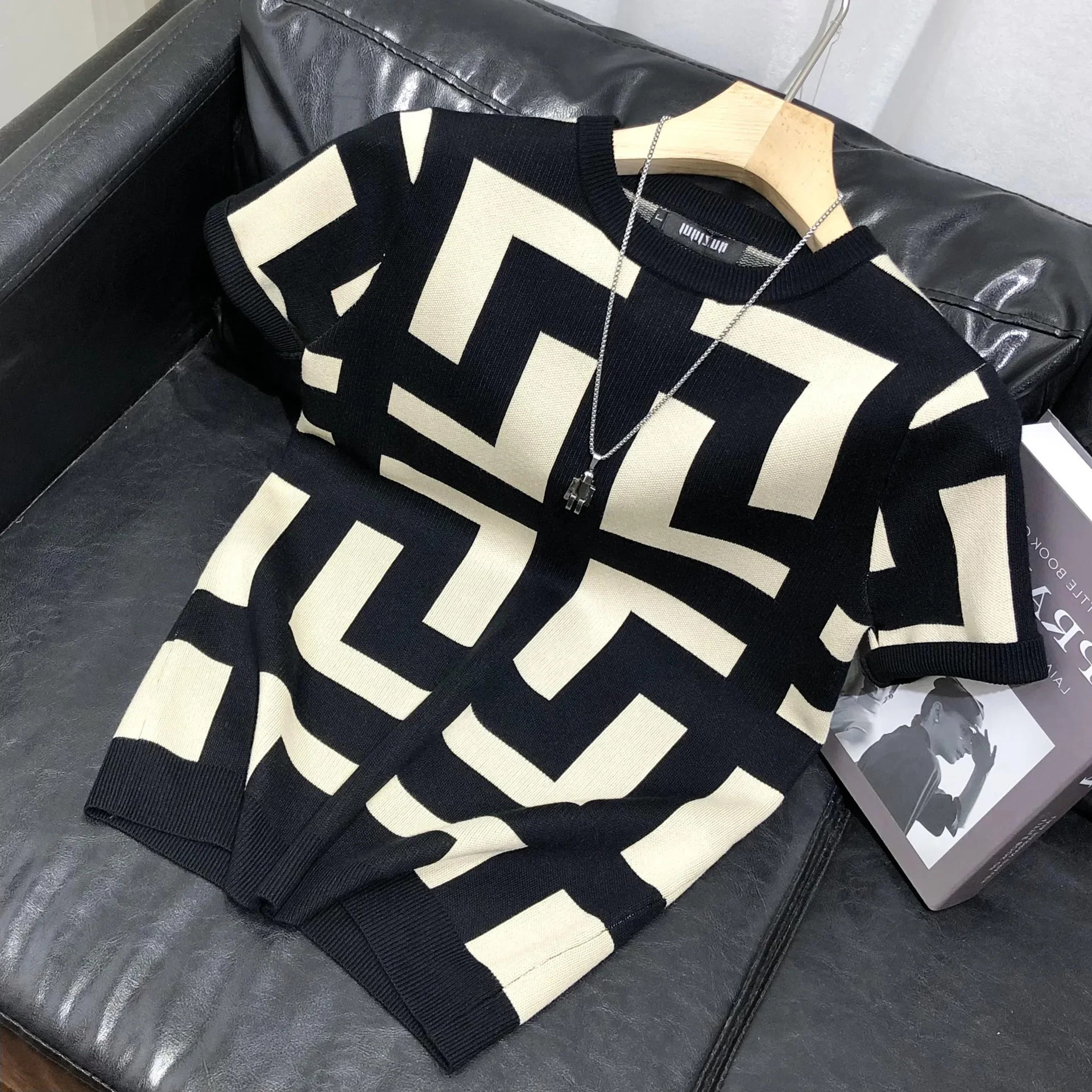 Spring Autumn Men’s Slim Fit Geometric Base Layer T-Shirt Casual Trendy Short Sleeves Knit Top Summer Wear T-Shirt For Men
